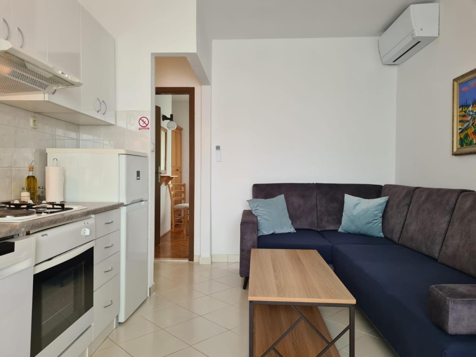 Apartments Jelena Supetar - Four Apartments - A Small House With A Private Yard - Two-Room Apartment With A Sea View - Studio Apartment - Two-Room Apartment With Garden View- Free Parking Buitenkant foto