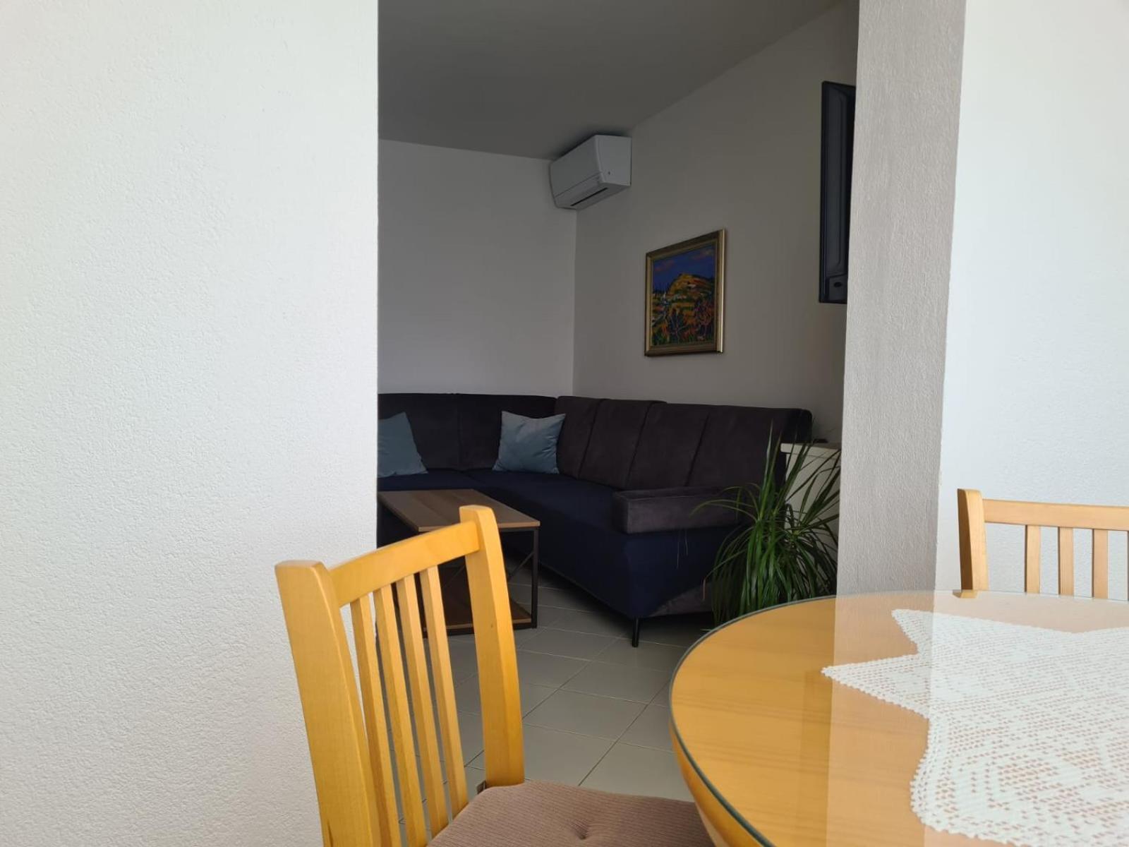 Apartments Jelena Supetar - Four Apartments - A Small House With A Private Yard - Two-Room Apartment With A Sea View - Studio Apartment - Two-Room Apartment With Garden View- Free Parking Buitenkant foto
