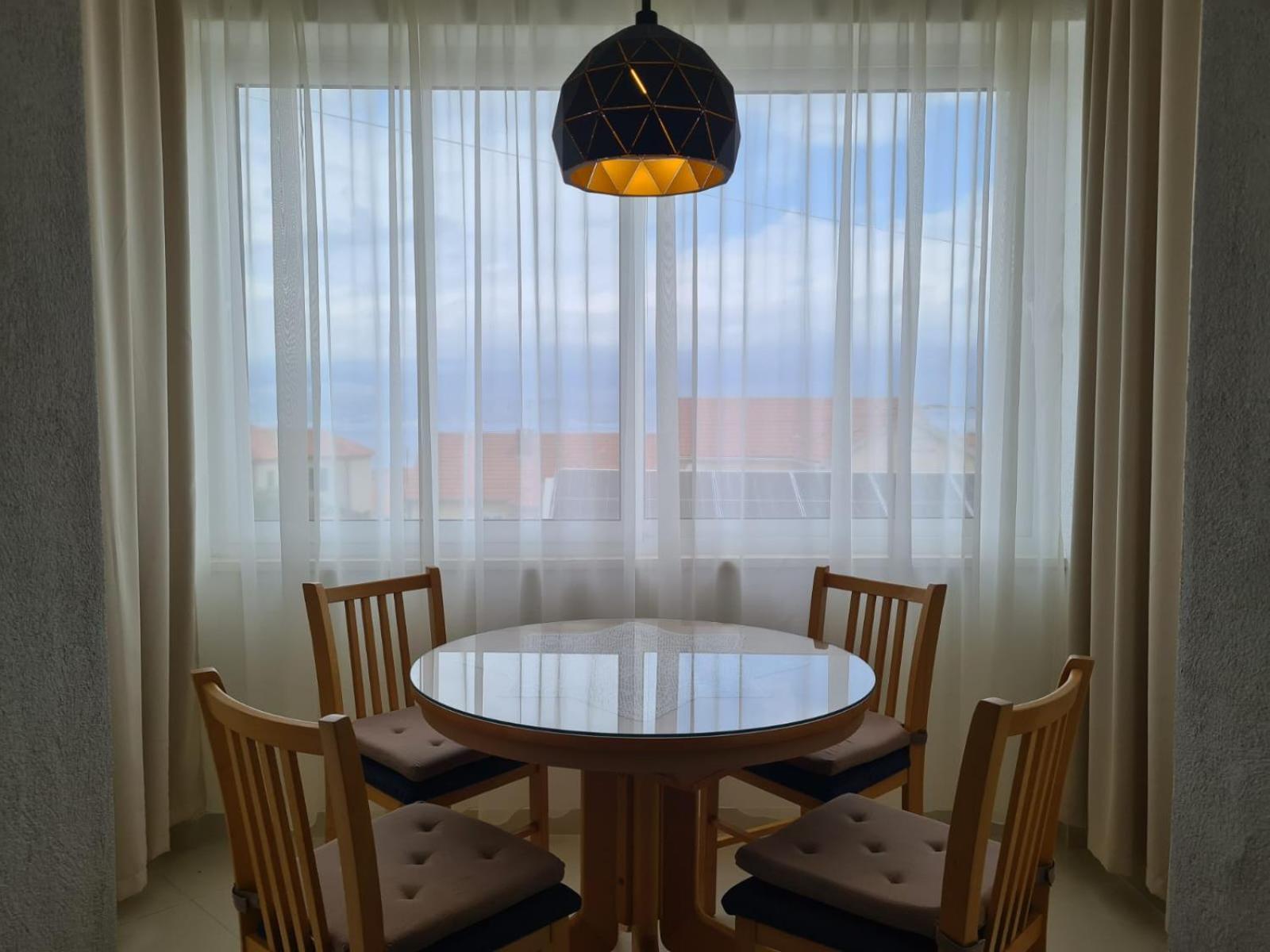 Apartments Jelena Supetar - Four Apartments - A Small House With A Private Yard - Two-Room Apartment With A Sea View - Studio Apartment - Two-Room Apartment With Garden View- Free Parking Buitenkant foto