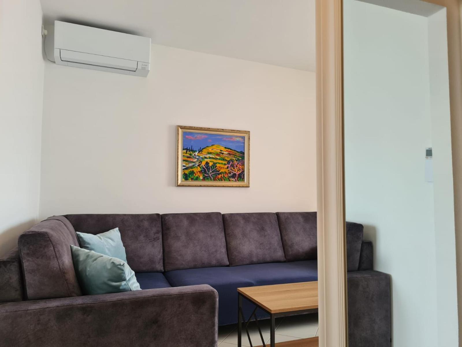 Apartments Jelena Supetar - Four Apartments - A Small House With A Private Yard - Two-Room Apartment With A Sea View - Studio Apartment - Two-Room Apartment With Garden View- Free Parking Buitenkant foto
