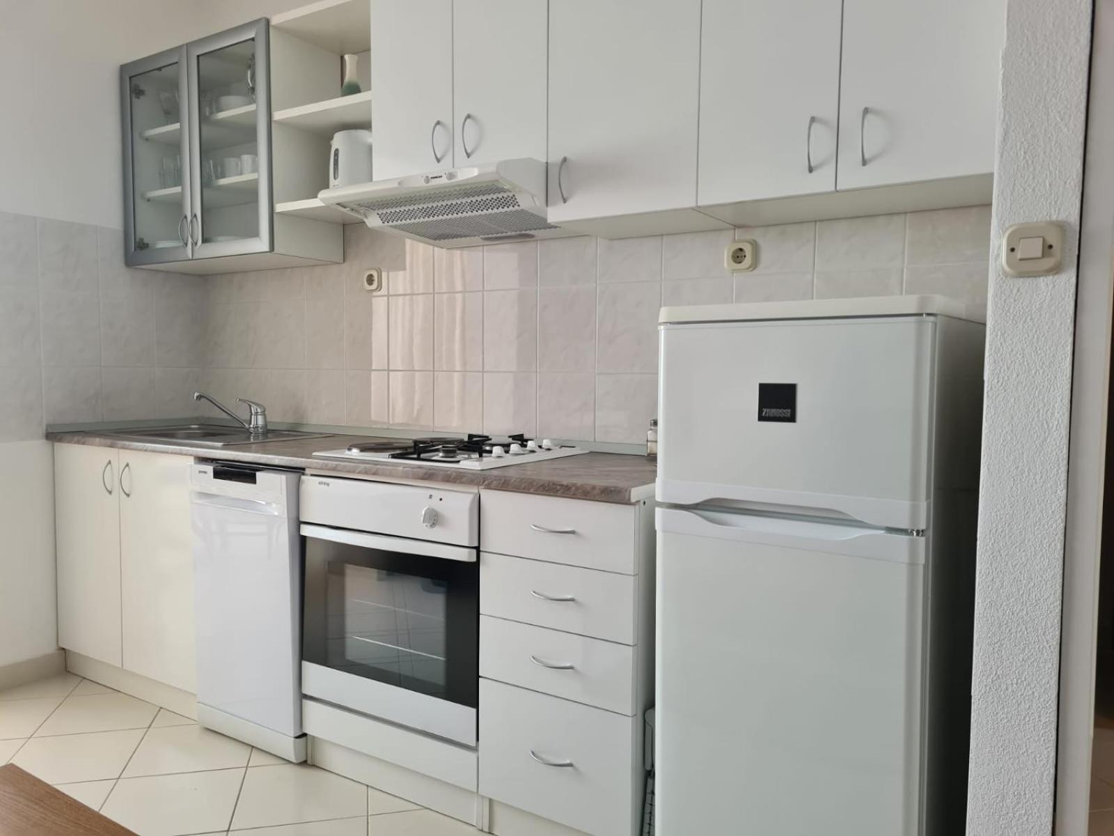 Apartments Jelena Supetar - Four Apartments - A Small House With A Private Yard - Two-Room Apartment With A Sea View - Studio Apartment - Two-Room Apartment With Garden View- Free Parking Buitenkant foto