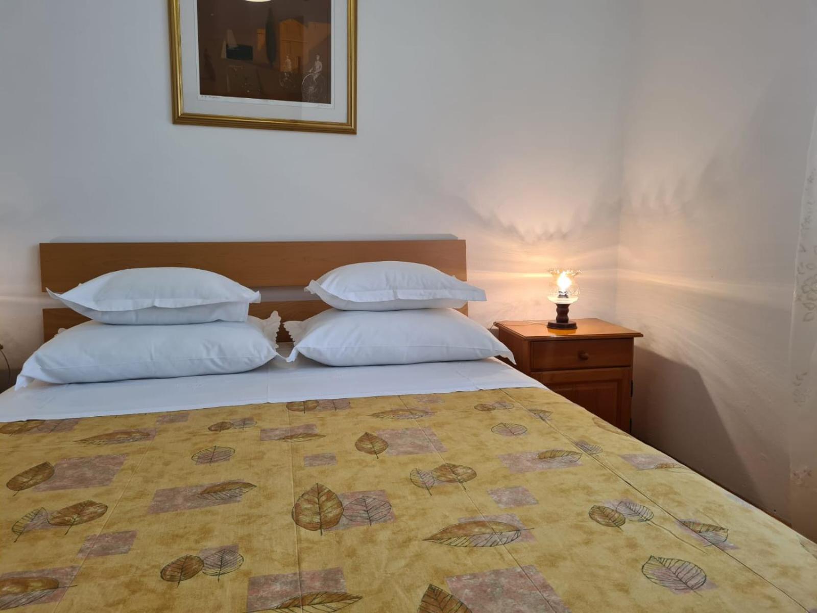 Apartments Jelena Supetar - Four Apartments - A Small House With A Private Yard - Two-Room Apartment With A Sea View - Studio Apartment - Two-Room Apartment With Garden View- Free Parking Buitenkant foto