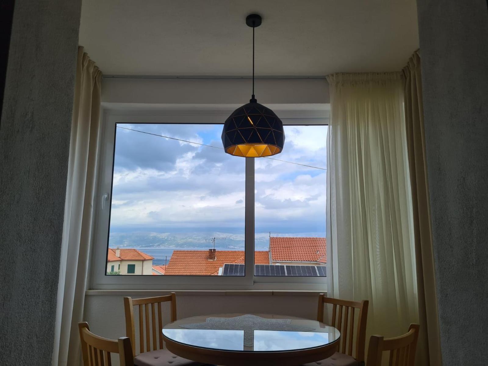 Apartments Jelena Supetar - Four Apartments - A Small House With A Private Yard - Two-Room Apartment With A Sea View - Studio Apartment - Two-Room Apartment With Garden View- Free Parking Buitenkant foto