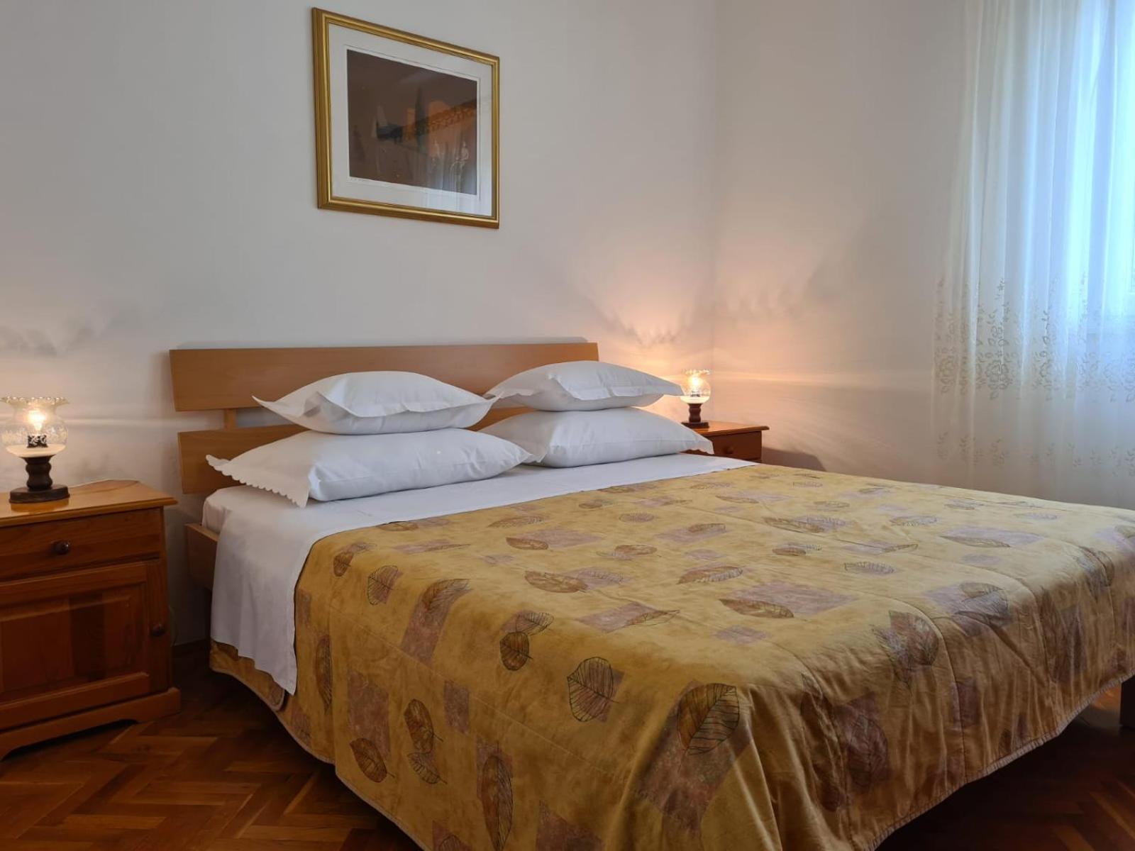 Apartments Jelena Supetar - Four Apartments - A Small House With A Private Yard - Two-Room Apartment With A Sea View - Studio Apartment - Two-Room Apartment With Garden View- Free Parking Buitenkant foto