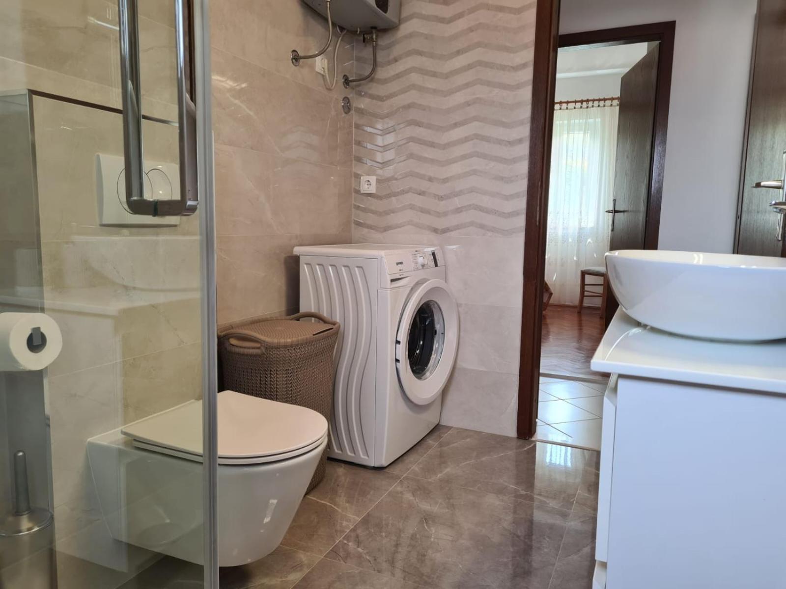 Apartments Jelena Supetar - Four Apartments - A Small House With A Private Yard - Two-Room Apartment With A Sea View - Studio Apartment - Two-Room Apartment With Garden View- Free Parking Buitenkant foto