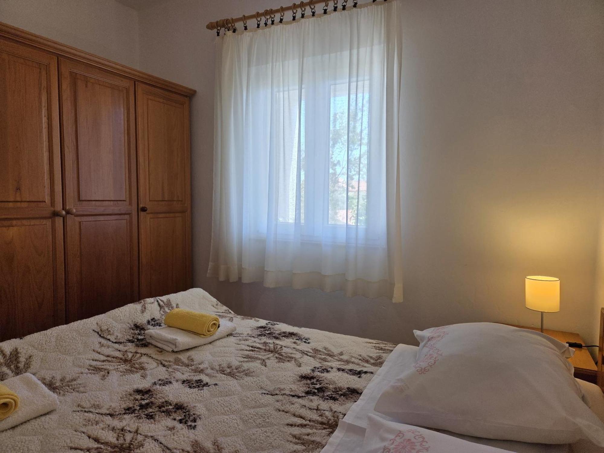 Apartments Jelena Supetar - Four Apartments - A Small House With A Private Yard - Two-Room Apartment With A Sea View - Studio Apartment - Two-Room Apartment With Garden View- Free Parking Buitenkant foto