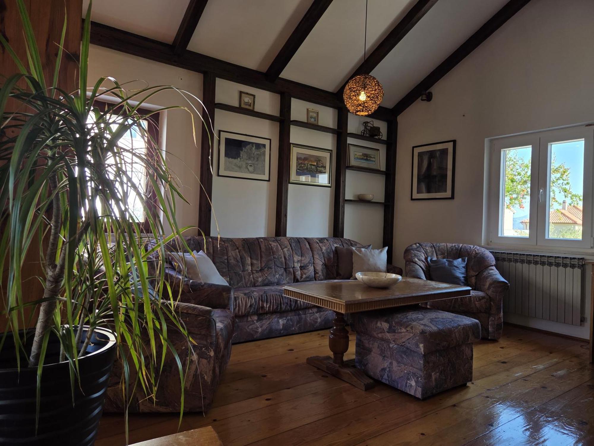 Apartments Jelena Supetar - Four Apartments - A Small House With A Private Yard - Two-Room Apartment With A Sea View - Studio Apartment - Two-Room Apartment With Garden View- Free Parking Buitenkant foto